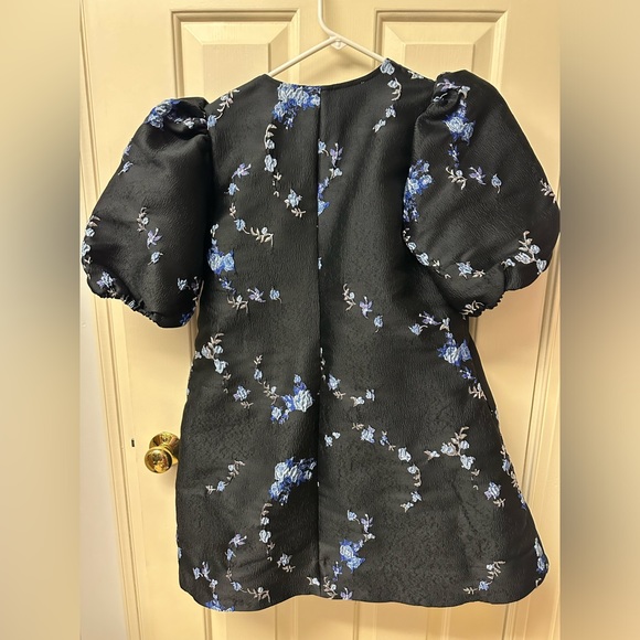 Ganni
Puff-Sleeve Floral Jacquard Minidress - Picture 6 of 8